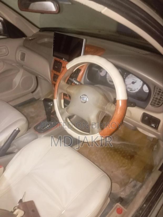 Nissan Sunny 2004 Gold