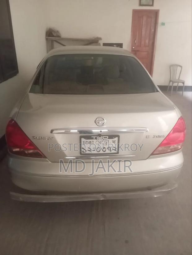 Nissan Sunny 2004 Gold