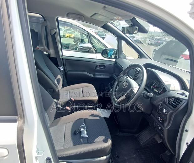 Toyota Noah 2.0 FWD (8 Seater) 2021 Pearl