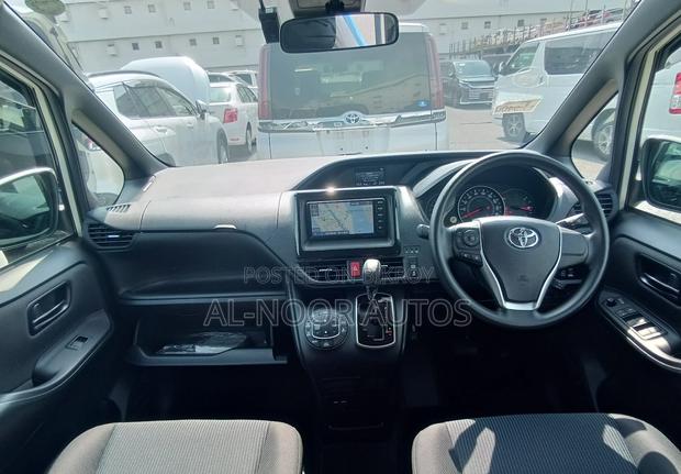 Toyota Noah 2.0 FWD (8 Seater) 2021 Pearl