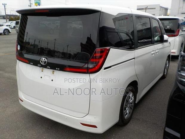 Toyota Noah 2022 Pearl