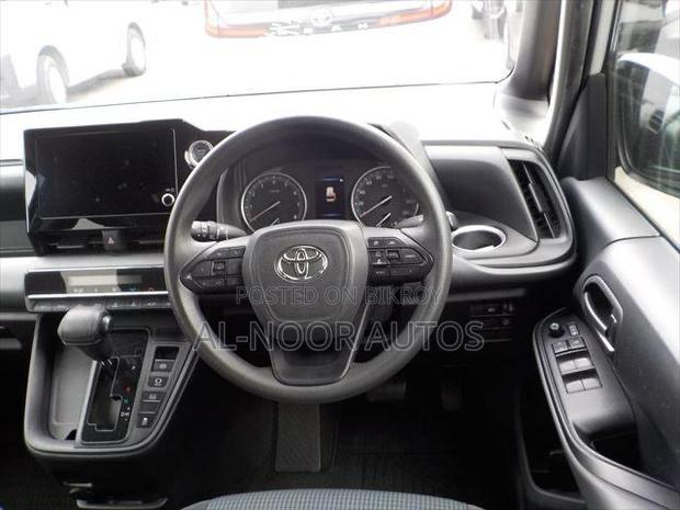 Toyota Noah 2022 Pearl
