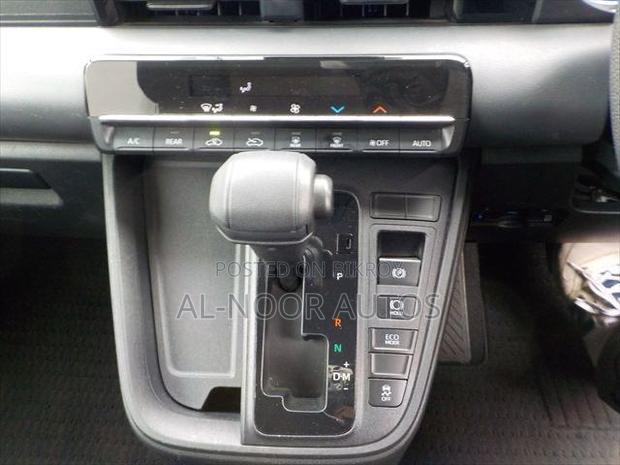 Toyota Noah 2022 Pearl