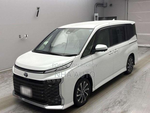 Toyota Voxy 2026 Pearl