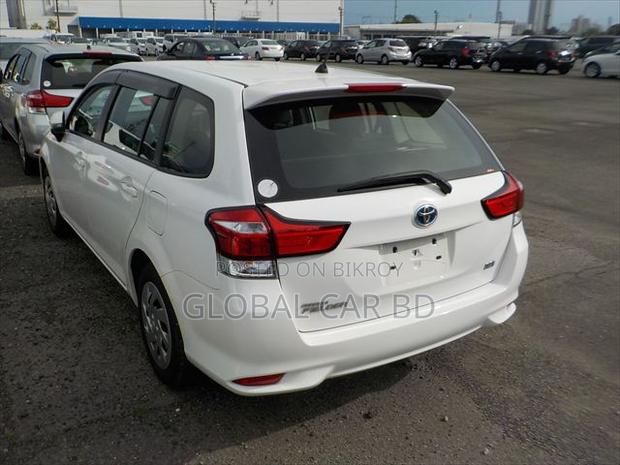 Toyota Corolla Fielder 1.5 Hybrid FWD 2021 White