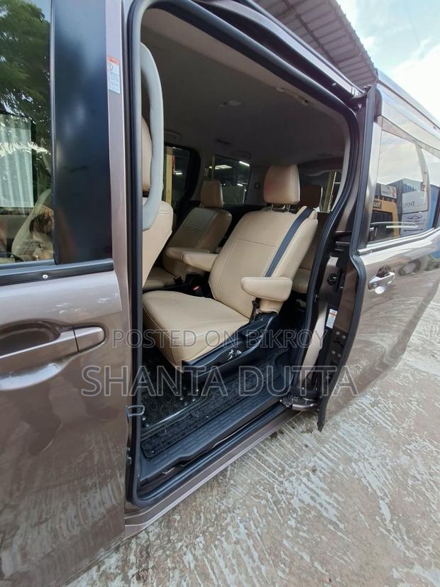 Toyota Noah 1.8 FWD Hybrid (7 seater) 2014 Brown