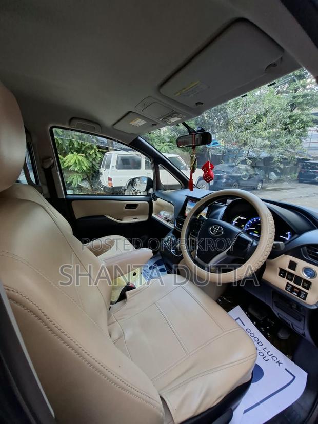 Toyota Noah 1.8 FWD Hybrid (7 seater) 2014 Brown