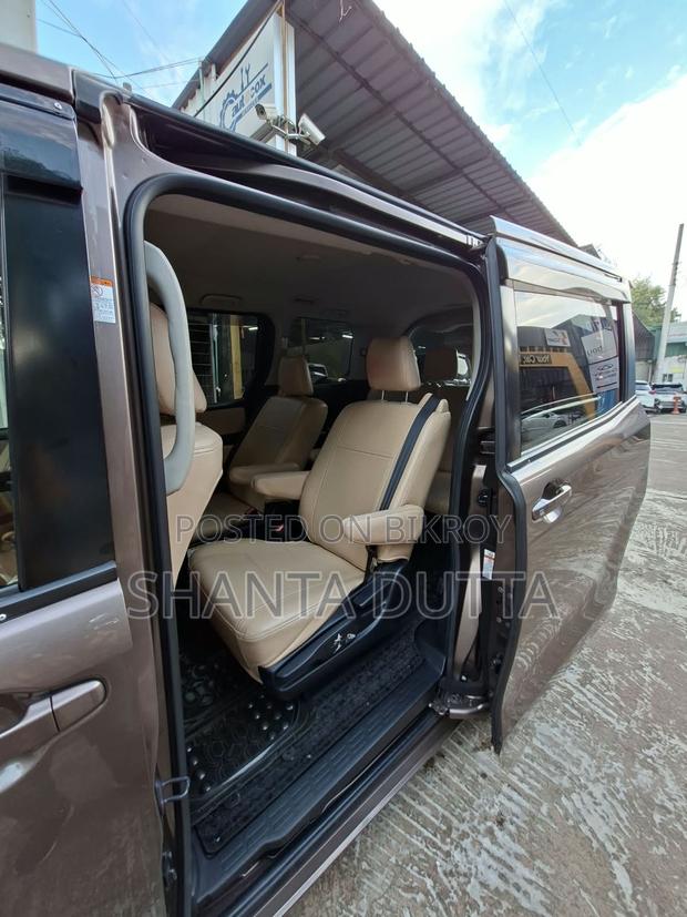Toyota Noah 1.8 FWD Hybrid (7 seater) 2014 Brown