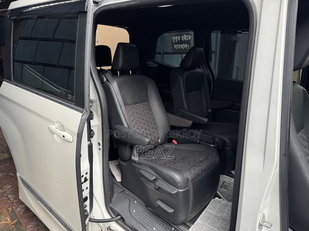 Toyota Voxy Hybrid S-Z 2WD 7-Seater 2023 Pearl