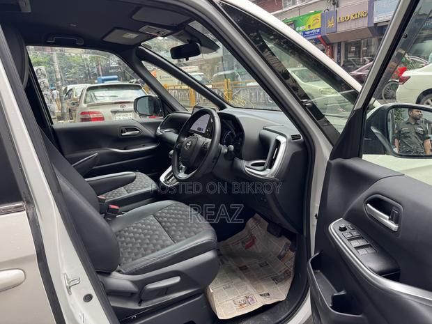 Toyota Voxy Hybrid S-Z 2WD 7-Seater 2023 Pearl