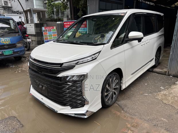 Toyota Voxy Hybrid S-Z 2WD 7-Seater 2023 Pearl