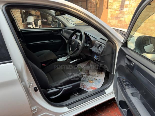 Toyota Corolla Fielder 1.5 Hybrid FWD 2021 White