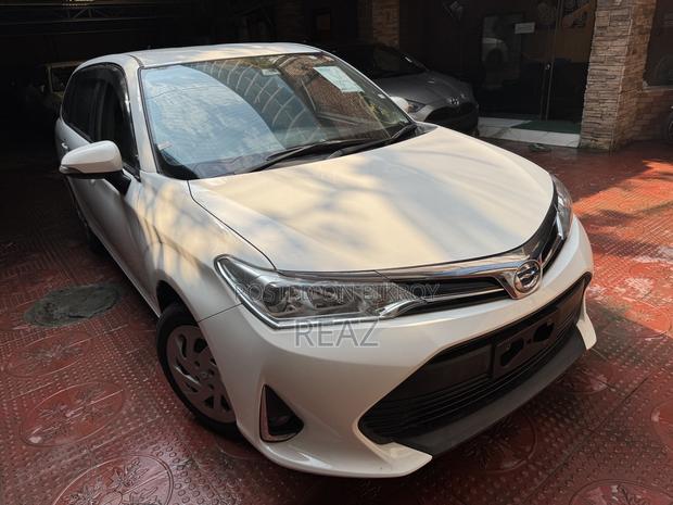 Toyota Corolla Fielder 1.5 Hybrid FWD 2021 White