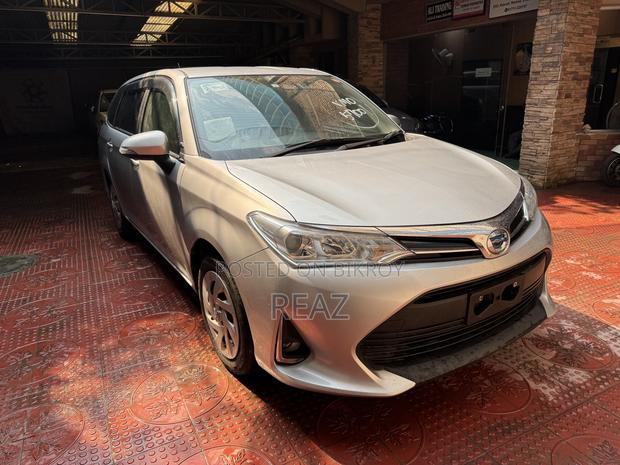 Toyota Corolla Fielder 1.5 Hybrid FWD 2021 Silver