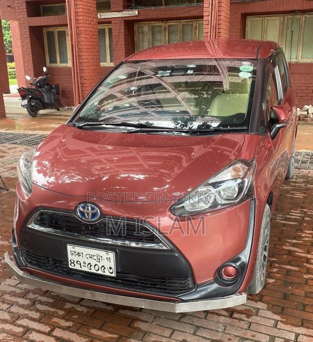 Toyota Sienta 2015 Red