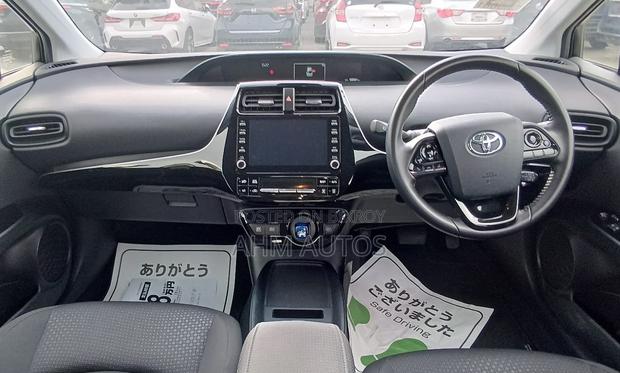 Toyota Prius 2021 Pearl