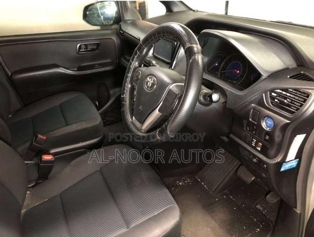 Toyota Noah 1.8 FWD Hybrid (7 seater) 2021 Silver