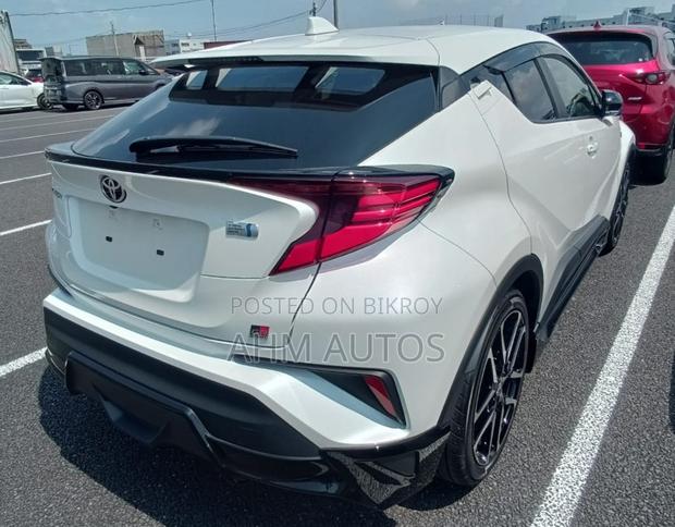 Toyota C-HR 2021 Pearl