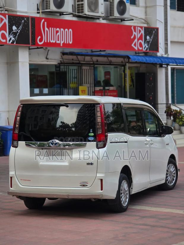 Toyota Noah 2014 Pearl