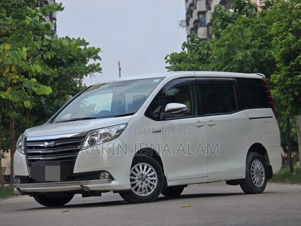 Toyota Noah 2014 Pearl