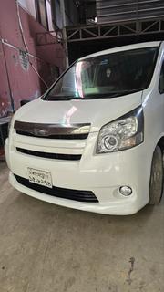 Toyota Noah 2.0 143hp AWD (8 Seater) 2009 White for sale