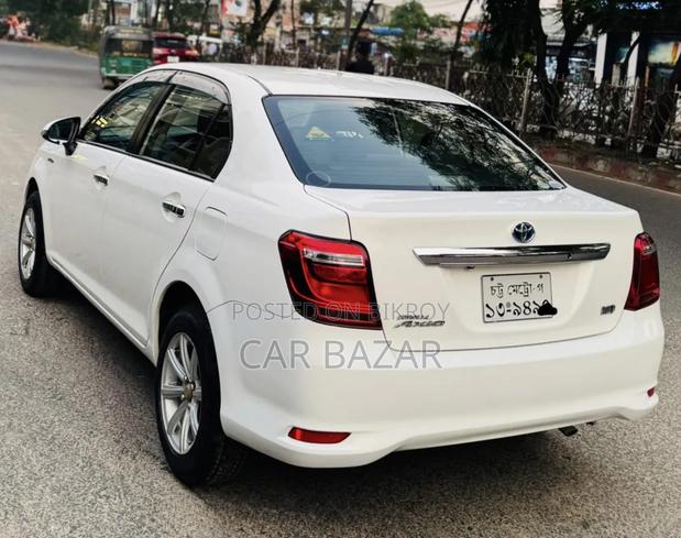 Toyota Axio 1.5 Hybrid 2WD 2015 White