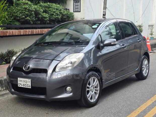 Toyota Vitz 1.0 FWD 3dr 2009 Gray