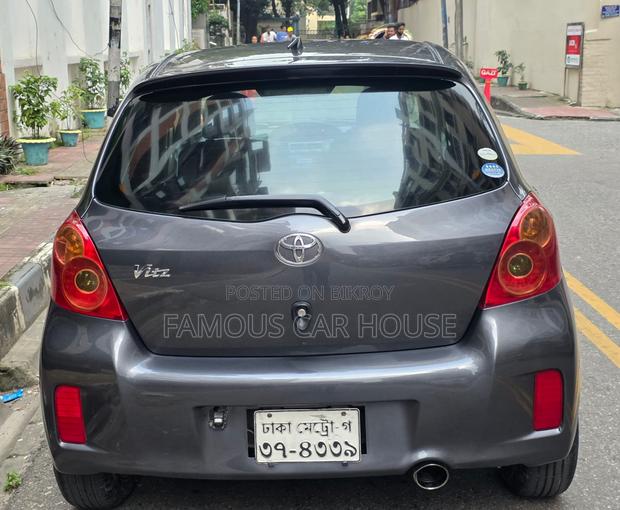 Toyota Vitz 1.0 FWD 3dr 2009 Gray