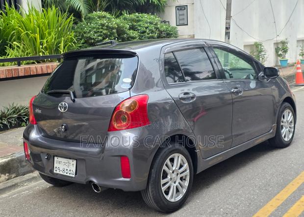 Toyota Vitz 1.0 FWD 3dr 2009 Gray