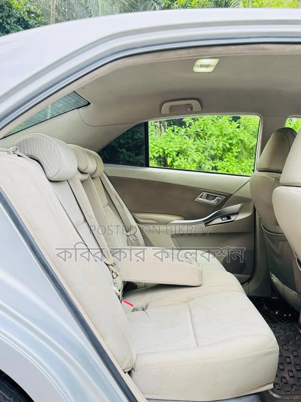 Toyota Premio 2012 Silver