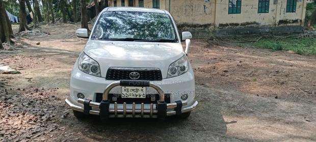 Toyota Rush 2010 White