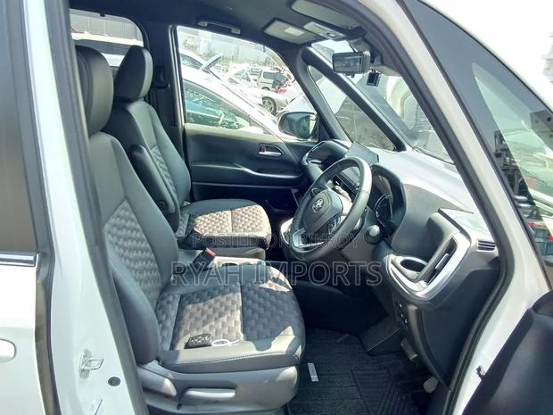 Toyota Voxy S-Z 2WD 7-Seater 2024 Pearl