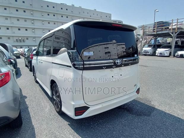 Toyota Voxy S-Z 2WD 7-Seater 2024 Pearl