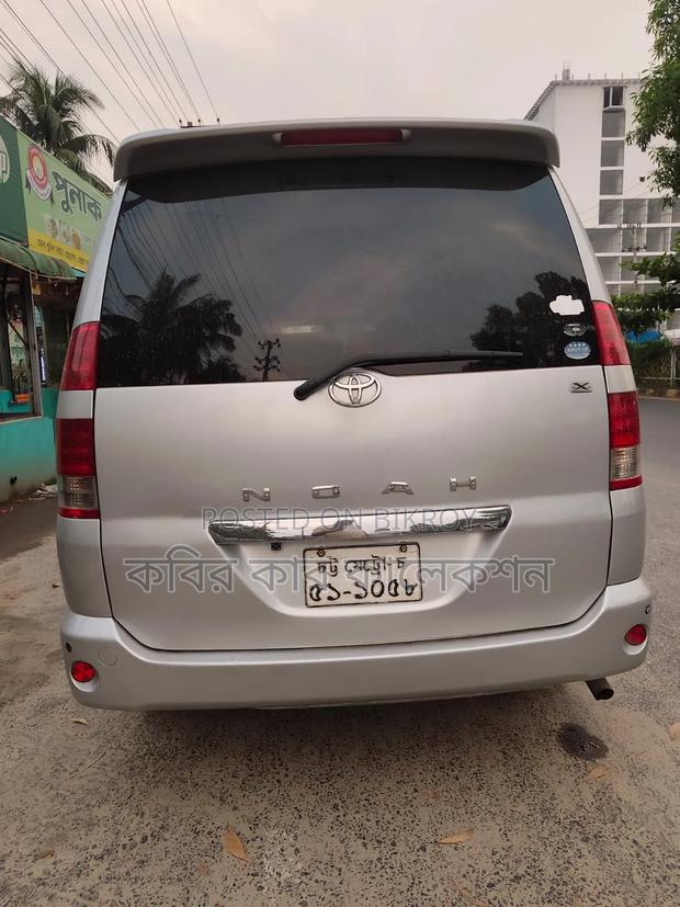 Toyota Noah 2002 Silver