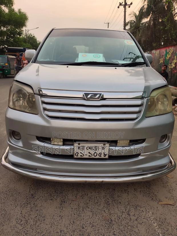 Toyota Noah 2002 Silver