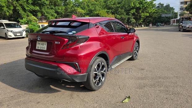 Toyota C-HR 2017 Maroon