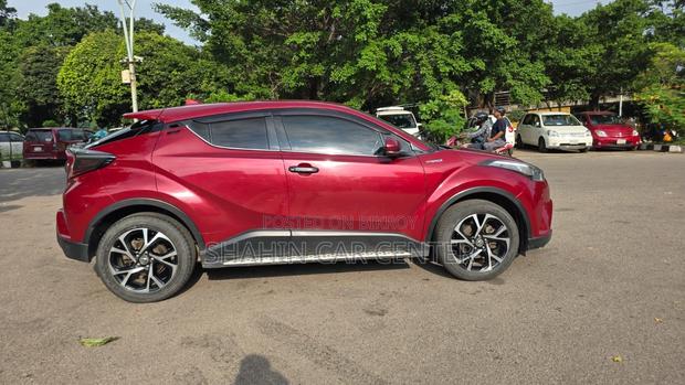 Toyota C-HR 2017 Maroon