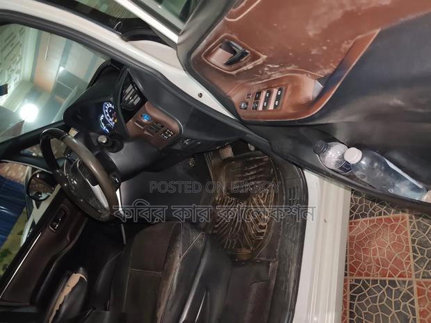 Toyota Esquire 2016 Pearl
