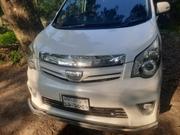 Toyota Noah 2013 White for sale