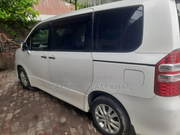 Toyota Noah 2013 White