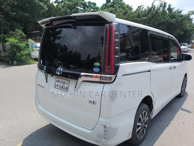 Toyota Esquire 1.8 FWD Hybrid (7 seater) 2018 Pearl