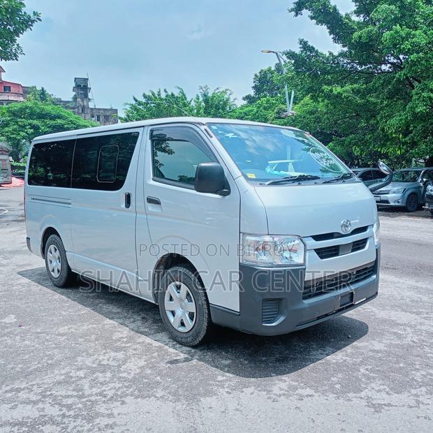 Toyota Noah 2.0 AWD (8 Seater) 2021 Silver