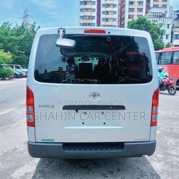 Toyota Noah 2.0 AWD (8 Seater) 2021 Silver