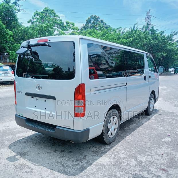 Toyota Noah 2.0 AWD (8 Seater) 2021 Silver