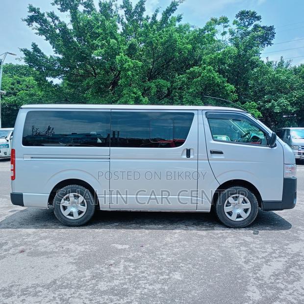 Toyota Noah 2.0 AWD (8 Seater) 2021 Silver