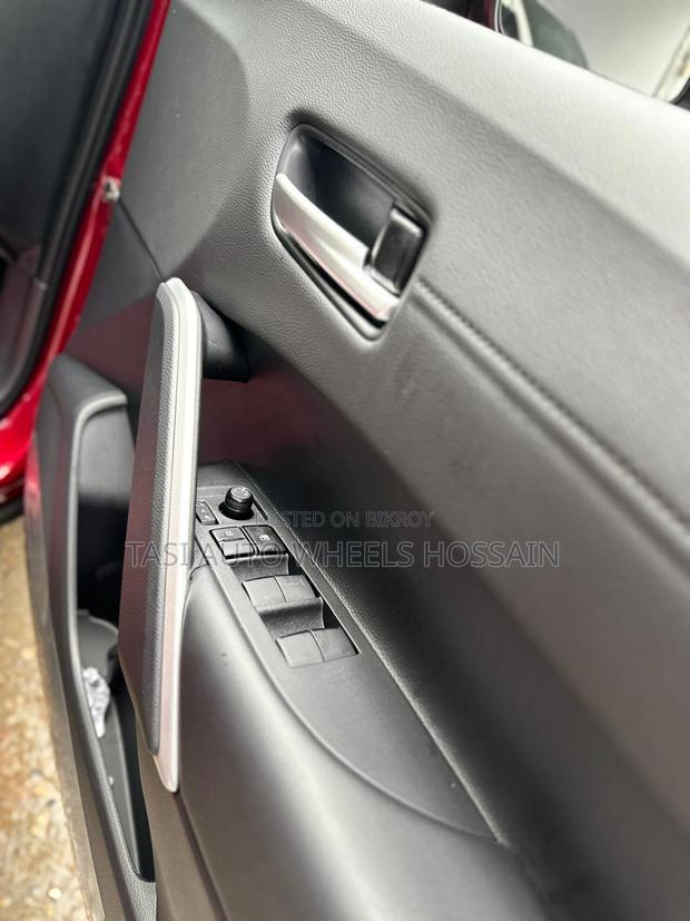 Toyota Corolla Cross 1.8 Hybrid FWD 2022 Red