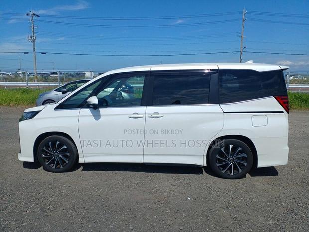 Toyota Noah 2022 Pearl