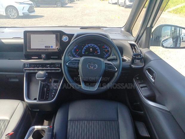 Toyota Noah 2022 Pearl