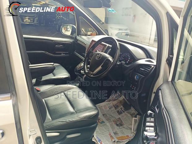 Toyota Esquire 2019 Pearl