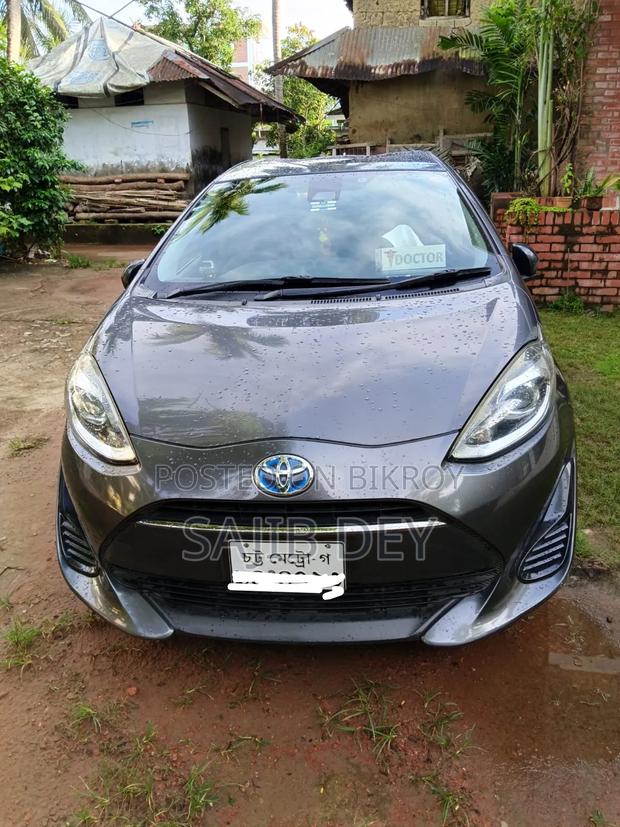 Toyota Aqua 2018 Gray